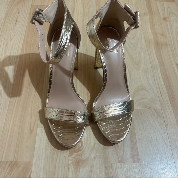 Mix No. 6 Women’s Size 6.5 Heels Gold Strappy Snakeskin - Picture 2 of 5
